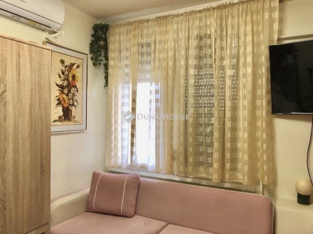 Eladó panellakás, Szentesen 47 M Ft, 3 szobás