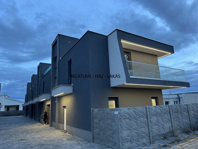 Eladó sorház, Mogyoródon 109.99 M Ft, 4 szobás