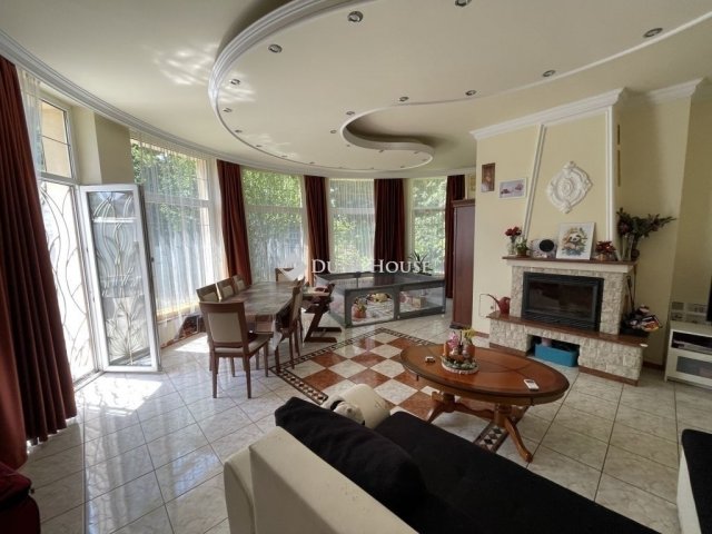 Eladó családi ház, Budapesten, XV. kerületben 200 M Ft, 7 szobás