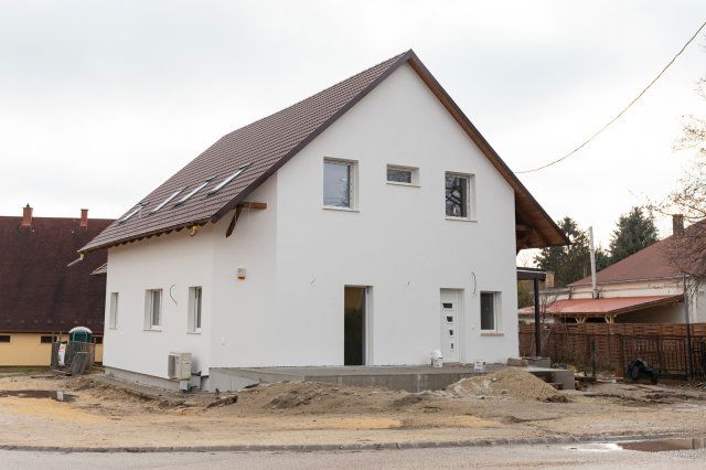 Eladó téglalakás, Balatonakarattyán 133 M Ft, 3 szobás