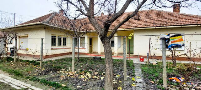 Eladó családi ház, Békésen 30 M Ft, 3 szobás