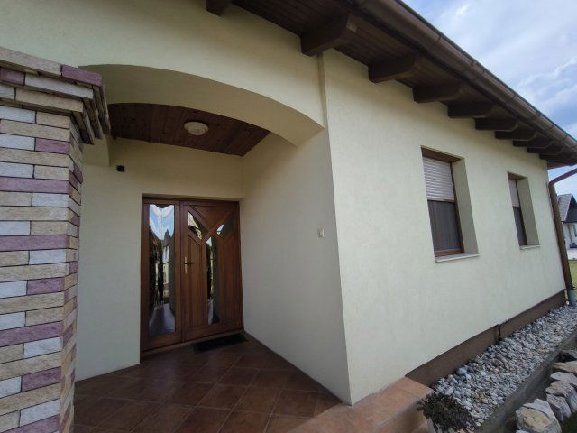 Eladó családi ház, Felpécen 113 M Ft, 5 szobás