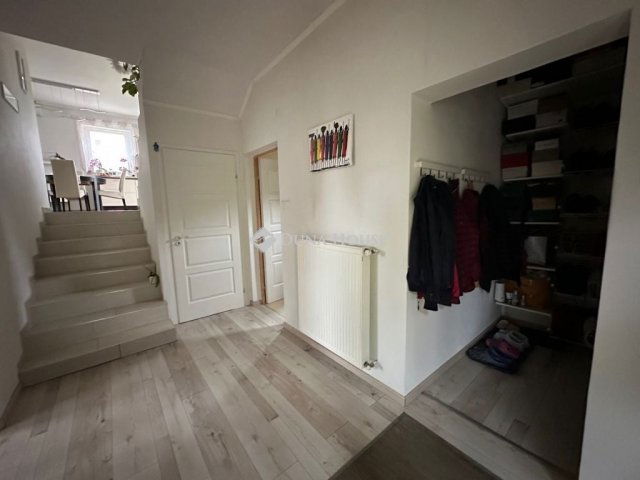 Eladó családi ház, Érden 95 M Ft, 5 szobás