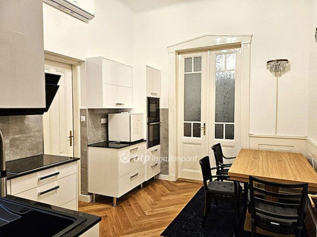 Eladó téglalakás, Budapesten, V. kerületben 237.5 M Ft, 3 szobás