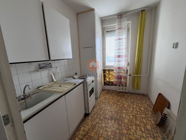 Eladó panellakás, Pécsett, Nagy Ferenc téren 32 M Ft, 1+1 szobás