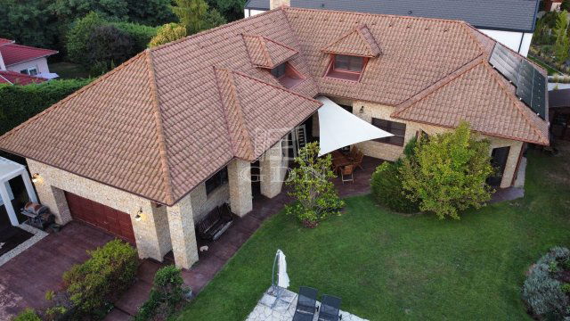 Eladó családi ház, Mogyoródon 299.8 M Ft, 5 szobás