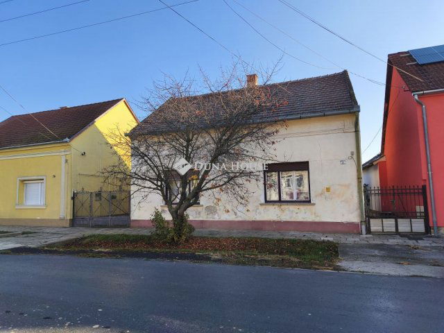 Eladó családi ház, Dombóváron 20.5 M Ft, 3 szobás