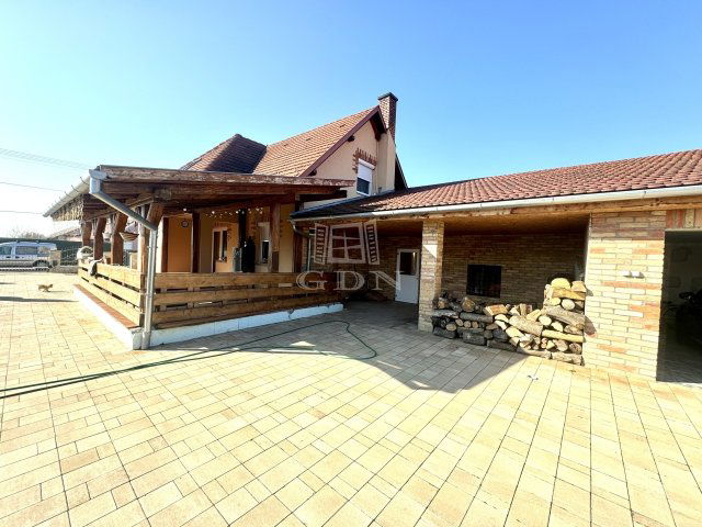 Eladó családi ház, Mohácson 145 M Ft, 4 szobás