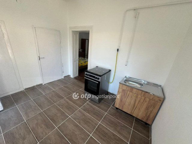 Eladó családi ház, Abádszalókban 22 M Ft, 2 szobás