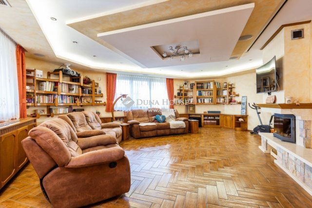 Eladó családi ház, Kistarcsán 329 M Ft, 5 szobás