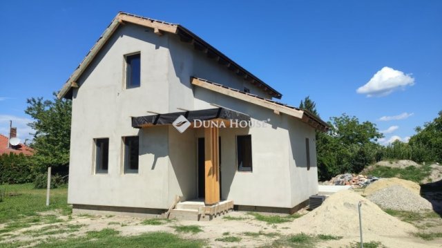 Eladó nyaraló, Balatonkeresztúron 89 M Ft, 4 szobás