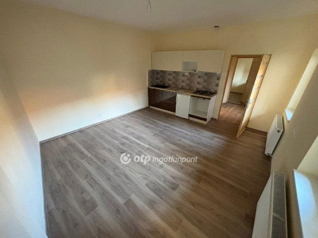 Kiadó téglalakás, albérlet, Egerben 250 E Ft / hó, 2 szobás