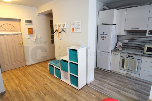 Eladó téglalakás, Szegeden, Bihari utcában 92 M Ft, 4 szobás