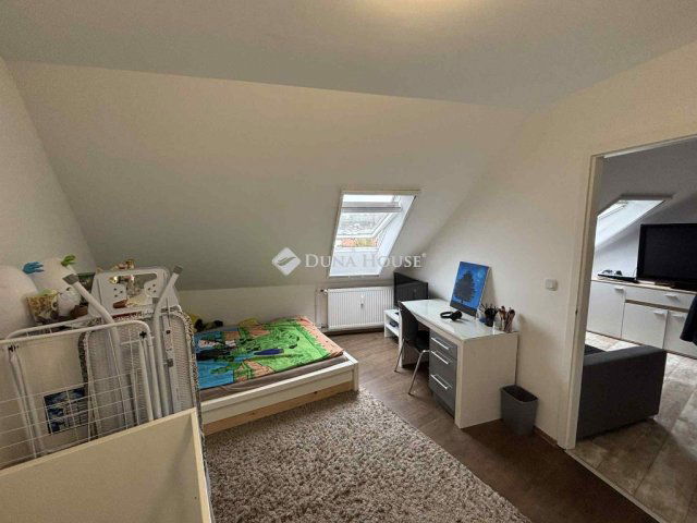 Eladó téglalakás, Mosonmagyaróváron 49.9 M Ft, 3 szobás