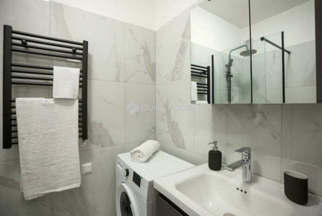 Eladó téglalakás, Budapesten, VIII. kerületben 71.513 M Ft