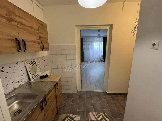 Eladó panellakás, Dunaújvárosban 27.9 M Ft, 1 szobás