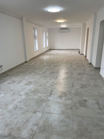 Kiadó üzlethelyiség, Nyíregyházán 350 E Ft / hó, 1+4 szobás