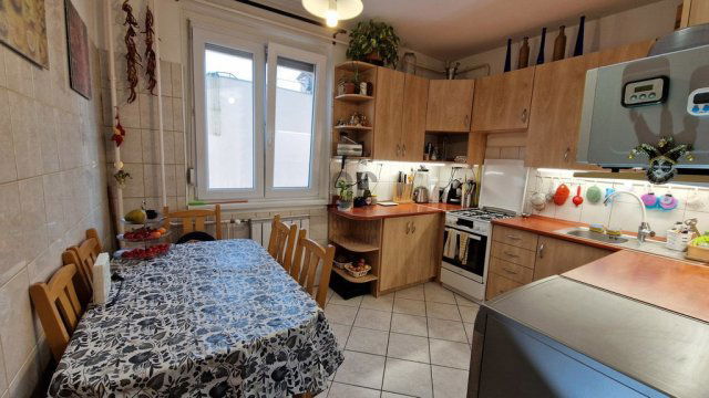 Eladó panellakás, Budapesten, III. kerületben 83.99 M Ft