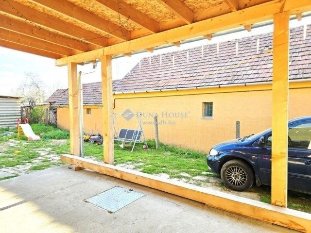 Eladó családi ház, Pécsett 47.9 M Ft, 3 szobás