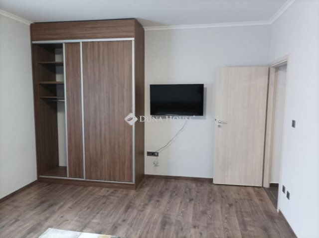 Eladó téglalakás, Pécsett 45 M Ft, 1 szobás