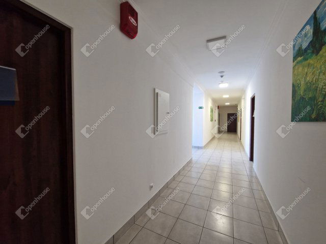 Eladó hotel, Komáromban 798 M Ft, 28 szobás