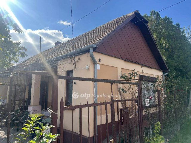 Eladó családi ház, Tápiószelén 16 M Ft, 2 szobás