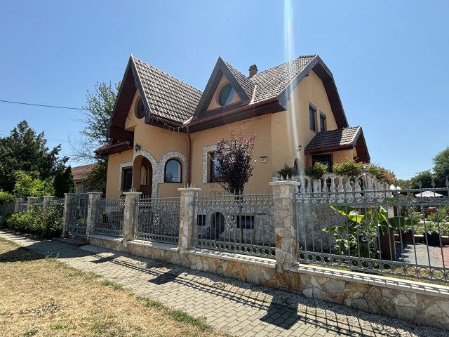 Eladó családi ház, Versegen 78.5 M Ft, 7 szobás