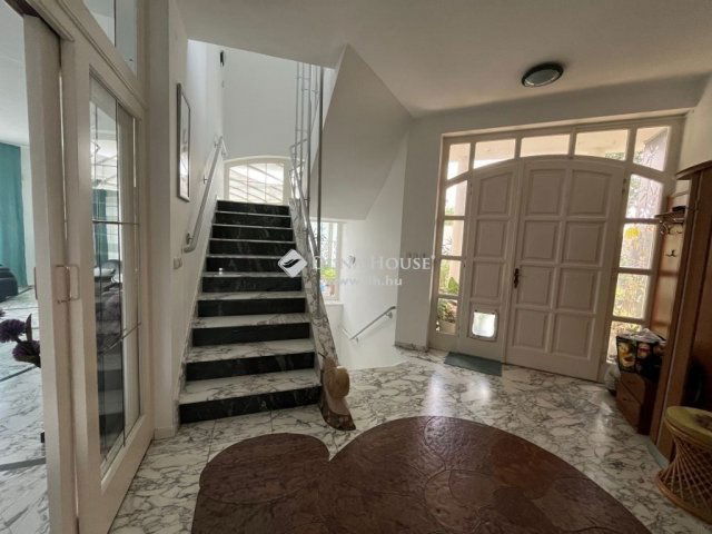 Eladó családi ház, Dabason 299 M Ft, 8 szobás