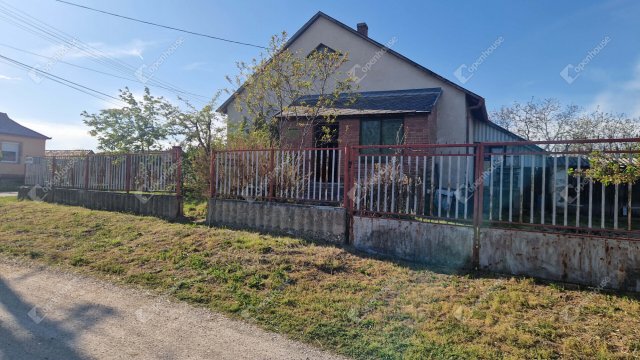 Eladó családi ház, Bakonybánkon 23 M Ft, 3 szobás