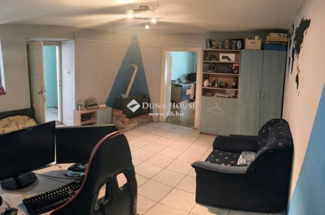 Eladó családi ház, Pécsett 46.9 M Ft, 3 szobás