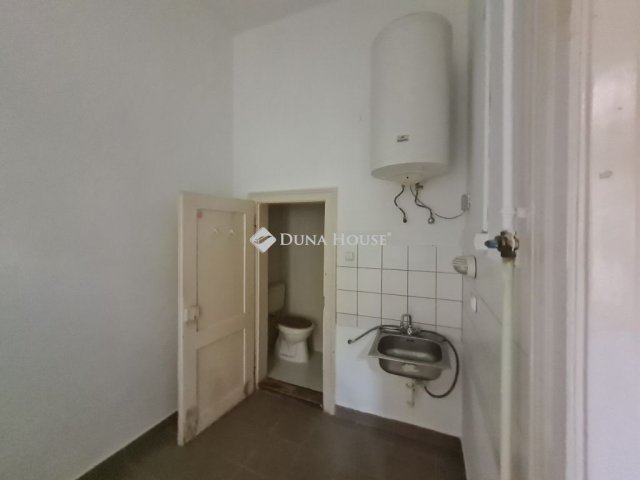 Eladó téglalakás, Budapesten, IV. kerületben 34.9 M Ft, 1 szobás
