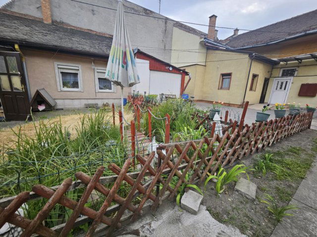 Eladó téglalakás, Budapesten, XV. kerületben 42 M Ft, 1 szobás