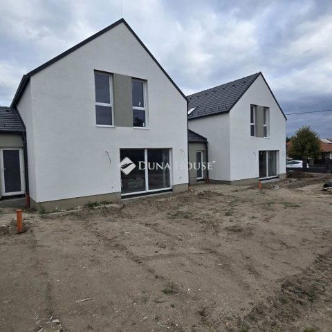 Eladó téglalakás, Pákozdon 99 M Ft, 4 szobás