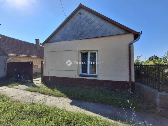 Eladó családi ház, Berettyóújfaluban, Táncsics téren 21.5 M Ft
