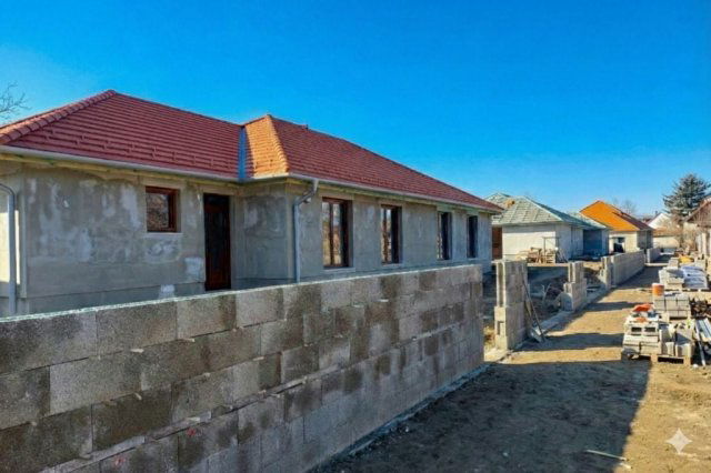 Eladó ikerház, Tahitótfalun 93.9 M Ft, 4 szobás