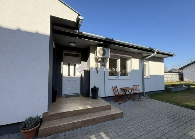 Eladó ikerház, Ócsán 109.9 M Ft, 4 szobás