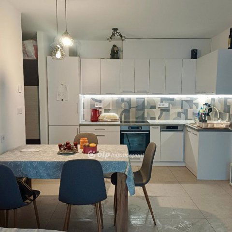 Eladó téglalakás, Székesfehérvárott 104 M Ft, 3 szobás