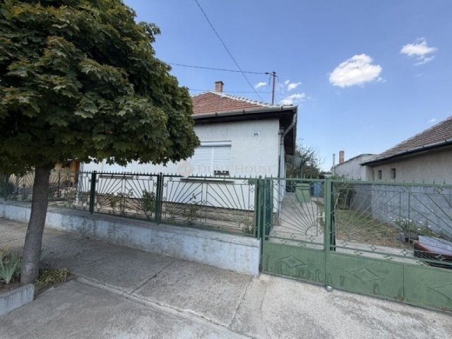 Eladó családi ház, Vecsésen 94 M Ft, 3 szobás