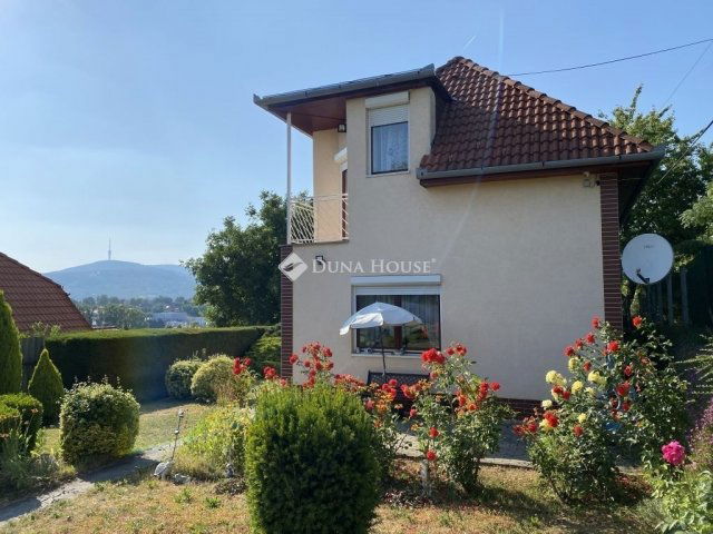 Eladó családi ház, Pécsett 95 M Ft, 5 szobás