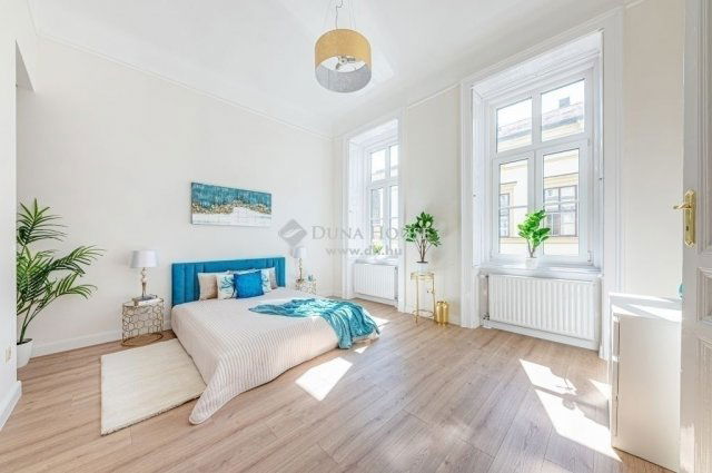 Eladó téglalakás, Budapesten, V. kerületben 167.5 M Ft, 3 szobás