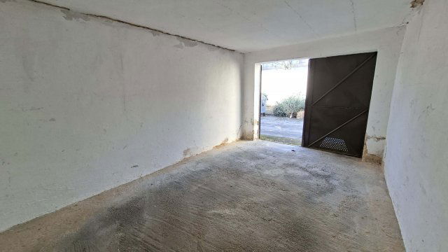 Kiadó garázs, Pécsett 32 E Ft / hó / költözzbe.hu