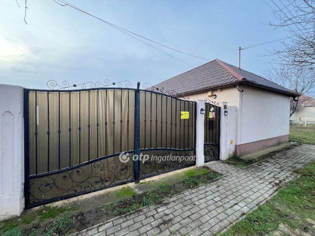 Eladó családi ház, Berekböszörményen 39.9 M Ft, 2 szobás