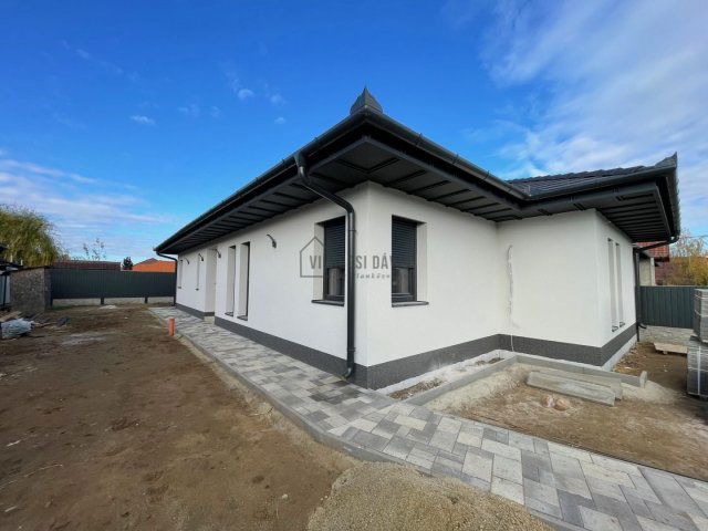 Eladó családi ház, Mikepércsen 99 M Ft, 4 szobás