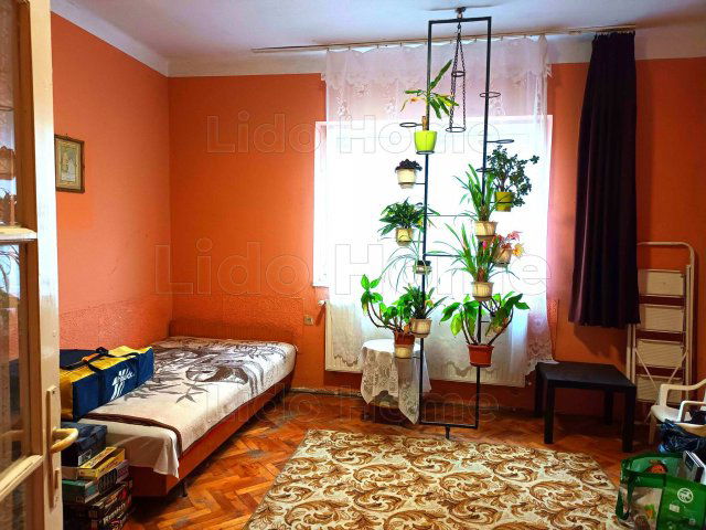 Eladó családi ház, Tatán 36 M Ft, 2 szobás