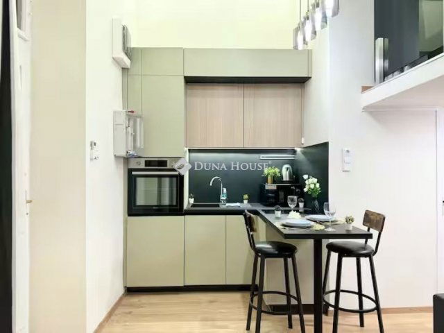 Eladó téglalakás, Budapesten, VI. kerületben 55 M Ft, 1 szobás