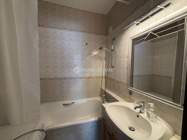 Eladó panellakás, Budapesten, III. kerületben 69.9 M Ft