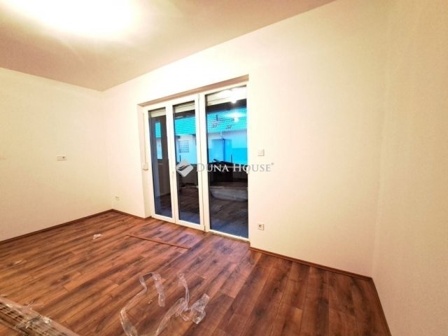 Eladó ikerház, Nyáregyházán 84 M Ft, 4 szobás