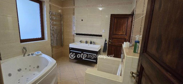 Eladó családi ház, Debrecenben 325 M Ft, 2+3 szobás