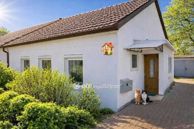 Eladó családi ház, Ajkán 51.3 M Ft, 2 szobás