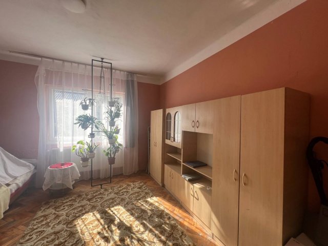 Eladó családi ház, Tatán 36 M Ft, 2 szobás